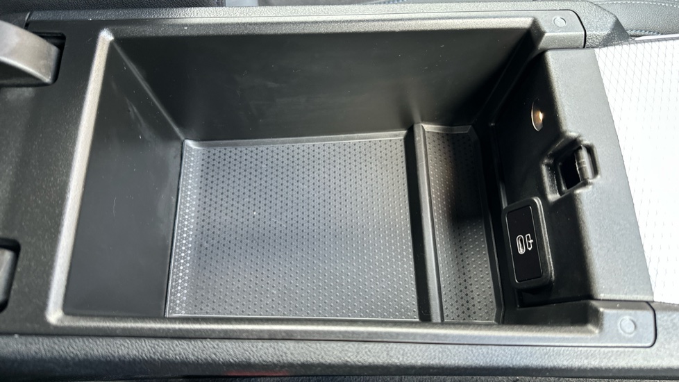 BMW 3 Series 330e xDrive M Sport 5dr Step Auto Estate - Image 58