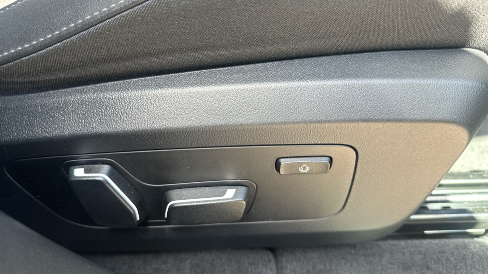 BMW X3 20 xDrive M Sport 5dr Step Auto Petrol Estate - Image 30