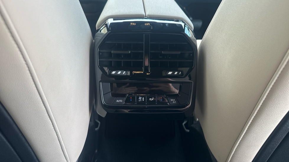BMW iX 385kW xDrive50 M Sport 111.5kWh 5dr Auto Electric Estate - Image 30