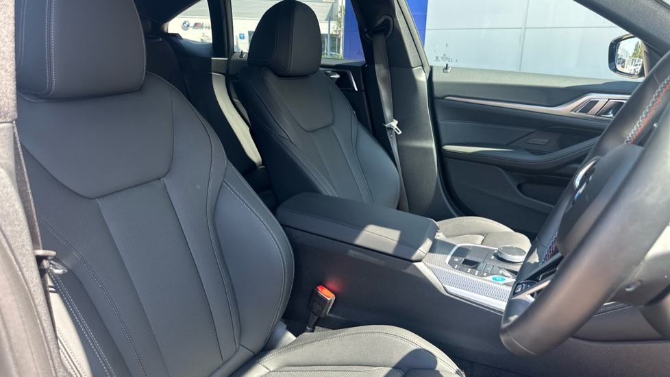 BMW i4 400kW M50 83.9kWh 5dr Auto Electric Hatchback - Image 11
