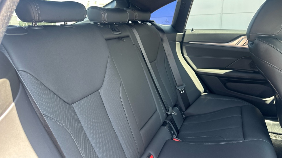 BMW i4 400kW M50 83.9kWh 5dr Auto Electric Hatchback - Image 12