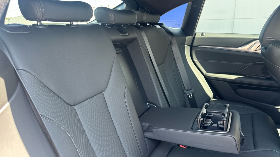 BMW i4 400kW M50 83.9kWh 5dr Auto Electric Hatchback - Image 27