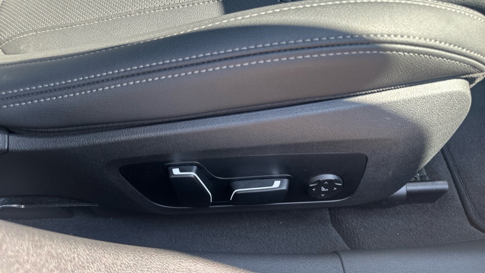 BMW i4 400kW M50 83.9kWh 5dr Auto Electric Hatchback - Image 32