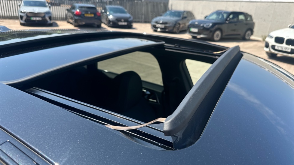 BMW i4 400kW M50 83.9kWh 5dr Auto Electric Hatchback - Image 35