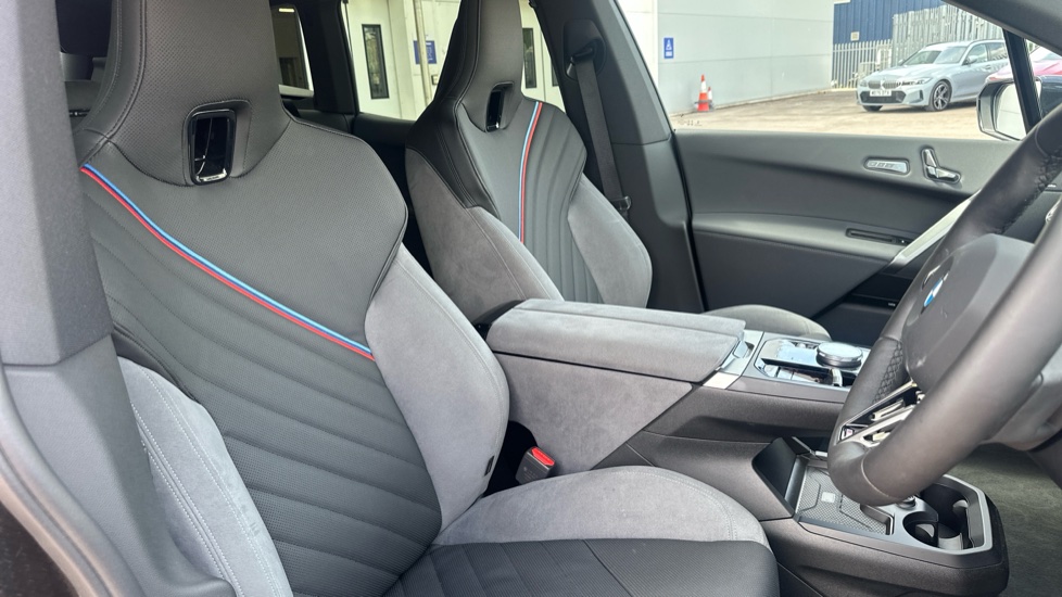 BMW iX 300kW xDrive45 M Sport 101kWh 5dr Auto [Tech] Electric Estate - Image 11