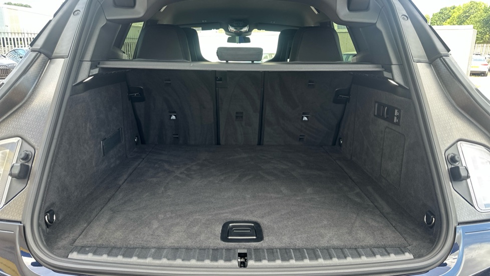 BMW iX 300kW xDrive45 M Sport 101kWh 5dr Auto [Tech] Electric Estate - Image 13
