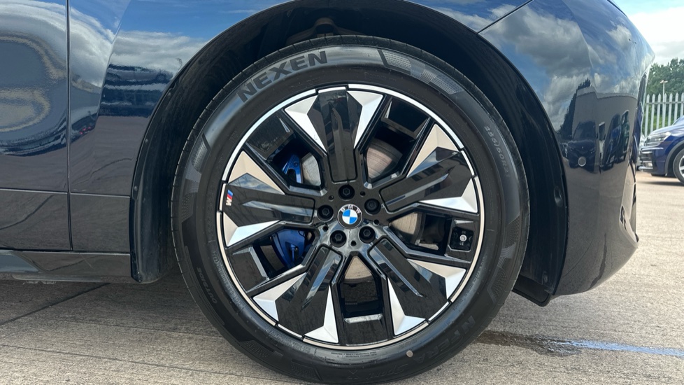 BMW iX 300kW xDrive45 M Sport 101kWh 5dr Auto [Tech] Electric Estate - Image 14