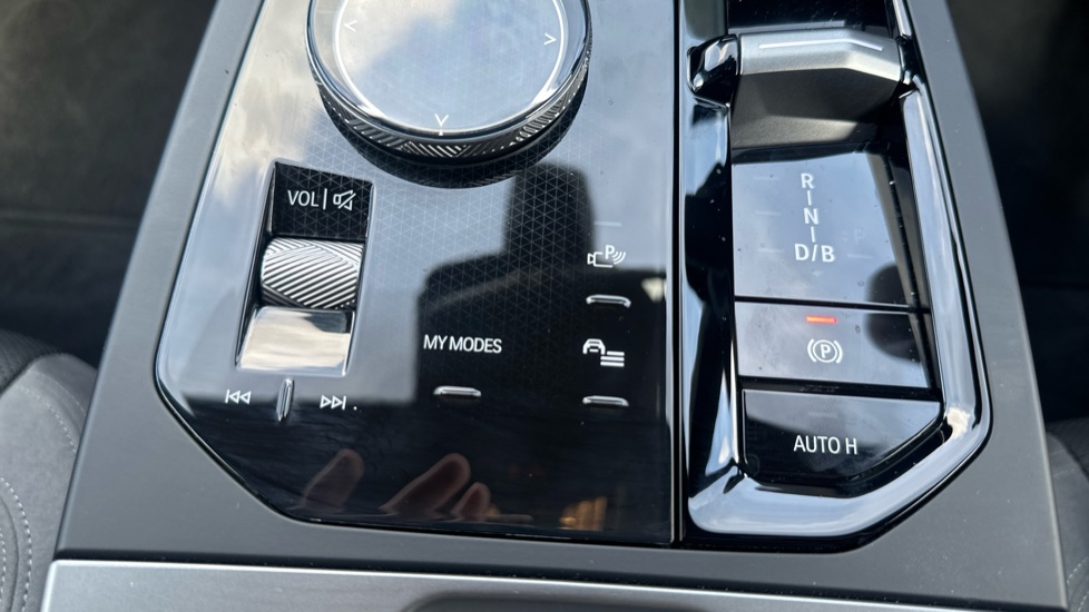 BMW iX 300kW xDrive45 M Sport 101kWh 5dr Auto [Tech] Electric Estate - Image 19