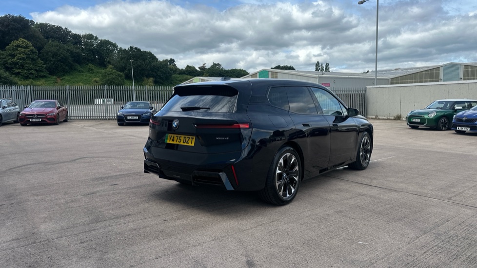 BMW iX 300kW xDrive45 M Sport 101kWh 5dr Auto [Tech] Electric Estate - Image 24