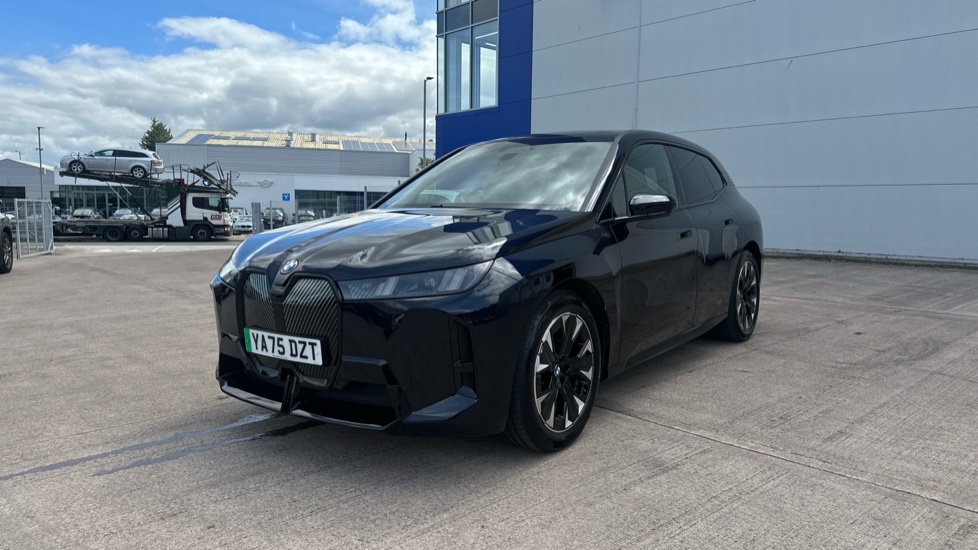 BMW iX 300kW xDrive45 M Sport 101kWh 5dr Auto [Tech] Electric Estate - Image 25