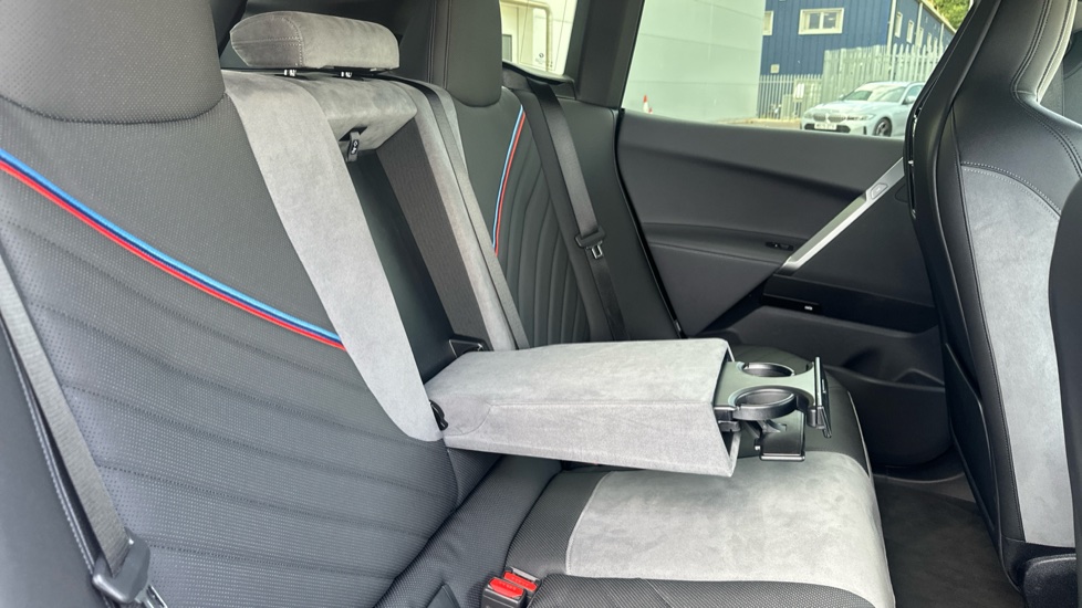 BMW iX 300kW xDrive45 M Sport 101kWh 5dr Auto [Tech] Electric Estate - Image 27