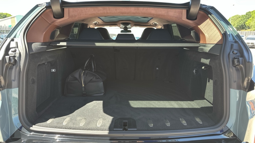 BMW XM 5dr Auto Estate - Image 13
