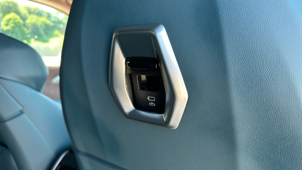 BMW XM 5dr Auto Estate - Image 38