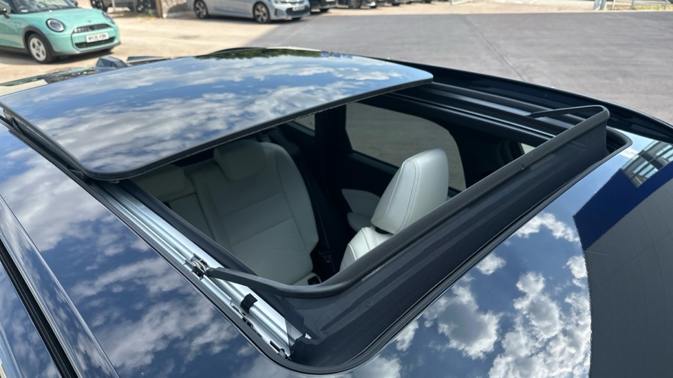 BMW iX1 150kW eDrive20 M Sport 65kWh 5dr Auto Electric Estate - Image 29