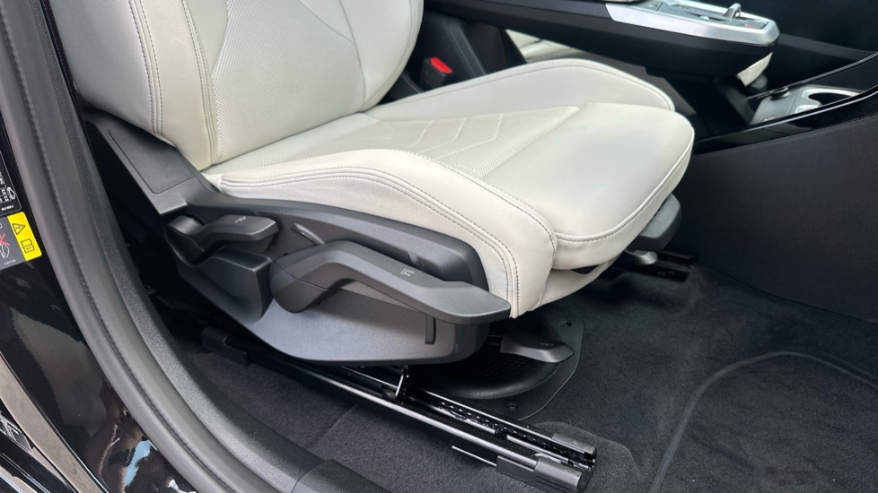 BMW iX1 150kW eDrive20 M Sport 65kWh 5dr Auto Electric Estate - Image 38