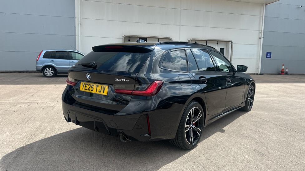 BMW 3 Series 330e 22.3 kWh M Sport 5dr Step Auto Estate - Image 24