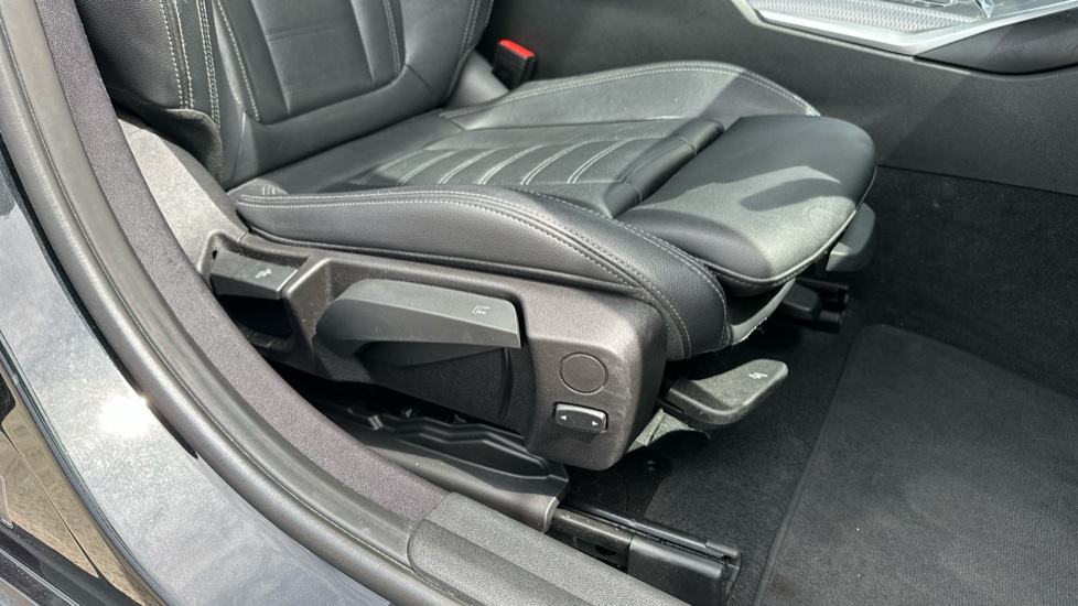 BMW 3 Series 320i M Sport 4dr Step Auto Petrol Saloon - Image 32