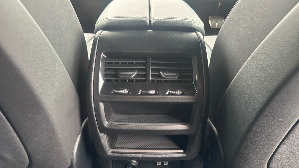 BMW X5 xDrive50e M Sport 5dr Auto Estate - Image 31