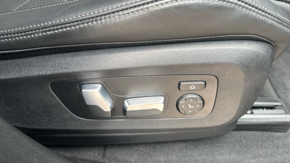 BMW X5 xDrive50e M Sport 5dr Auto Estate - Image 35