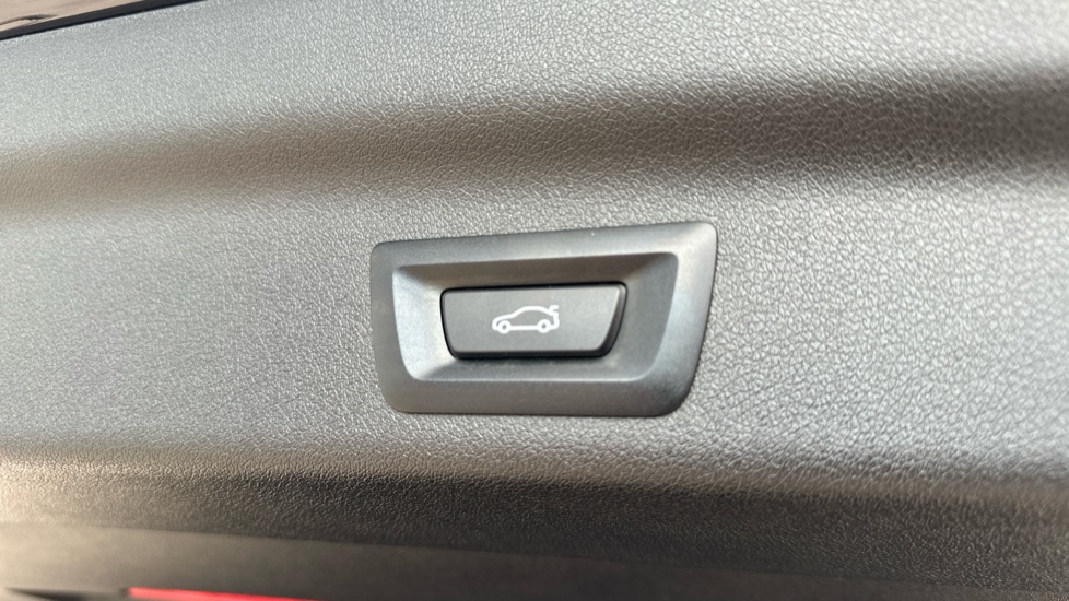 BMW X1 sDrive 20i MHT M Sport 5dr Step Auto Petrol Estate - Image 26