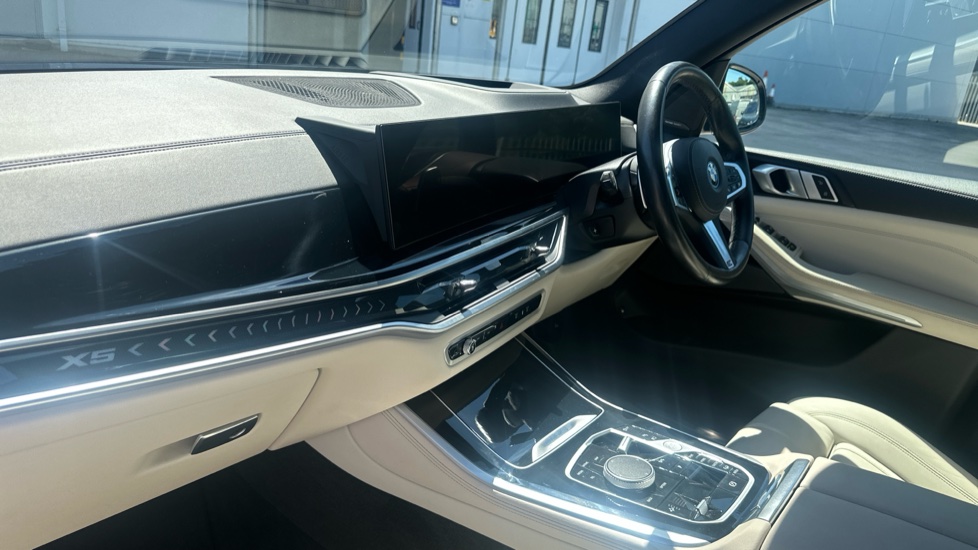 BMW X5 xDrive50e M Sport 5dr Auto Estate - Image 7