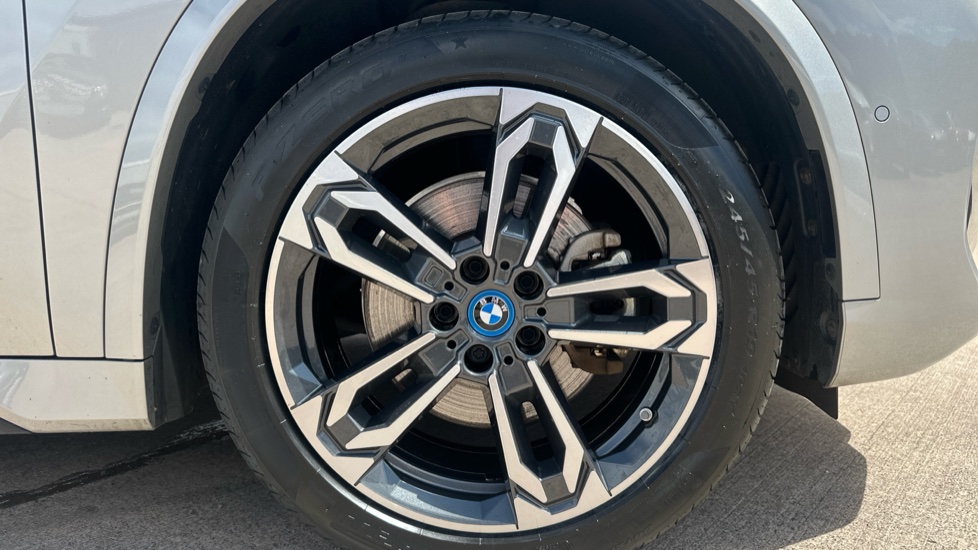 BMW iX1 230kW xDrive30 M Sport 65kWh 5dr Auto Electric Estate - Image 14