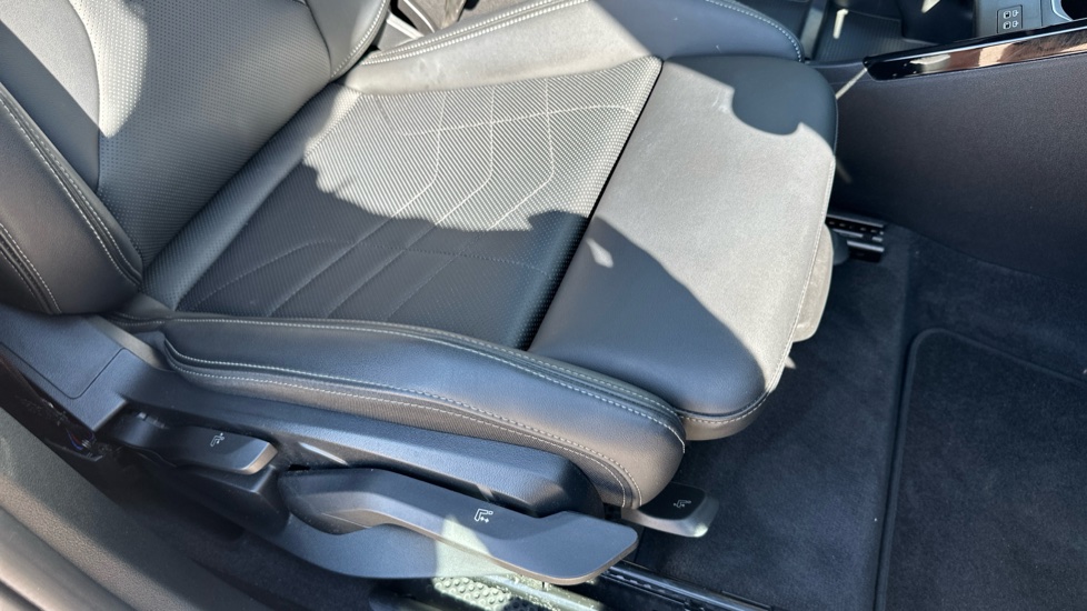 BMW X1 sDrive 18d M Sport 5dr [Tech Plus Pack] Step Auto Diesel Estate - Image 32