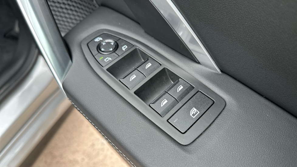 BMW iX1 230kW xDrive30 M Sport 65kWh 5dr Auto Electric Estate - Image 31