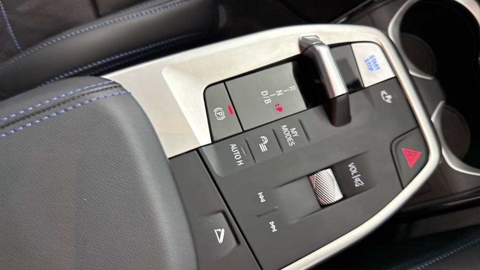 BMW iX1 150kW eDrive20 M Sport 65kWh 5dr Auto [Tech/Pro] Electric Estate - Image 19