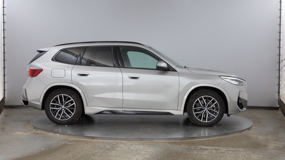 BMW iX1 230kW xDr30 MSport 65kWh 5dr Auto [Tech+/Pro/22kW] Electric Estate - Image 3
