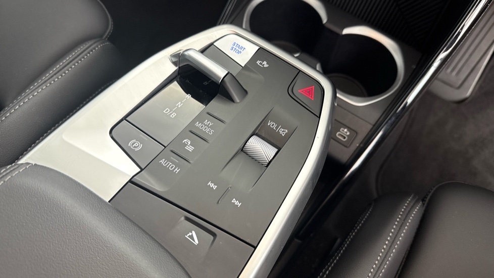 BMW iX1 230kW xDr30 MSport 65kWh 5dr Auto [Tech+/Pro/22kW] Electric Estate - Image 10