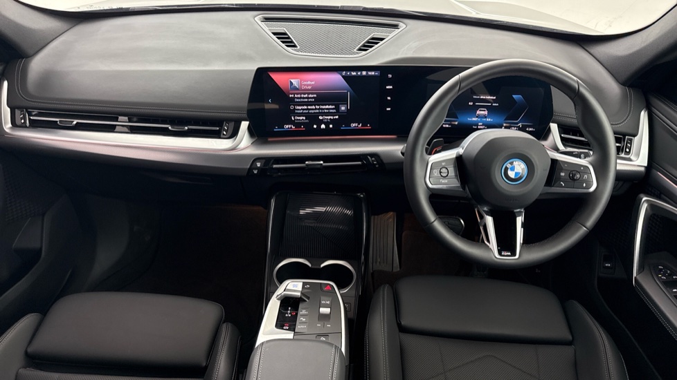 BMW iX1 230kW xDrive30 M Sport 65kWh 5dr Auto Electric Estate - Image 4