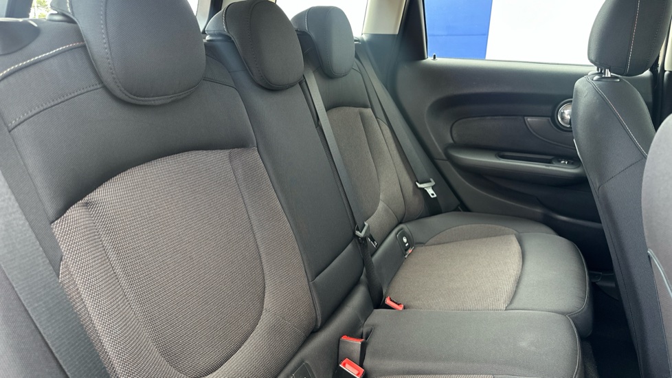 MINI Clubman 1.5 Cooper Classic 6dr Auto Petrol Estate - Image 12