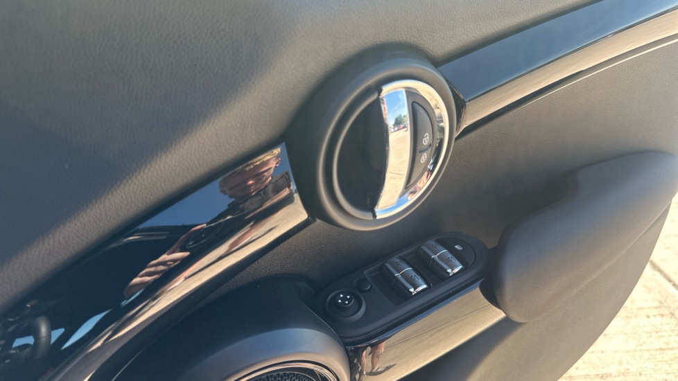 MINI Hatchback 1.5 Cooper Sport 5dr Auto Petrol Hatchback - Image 20