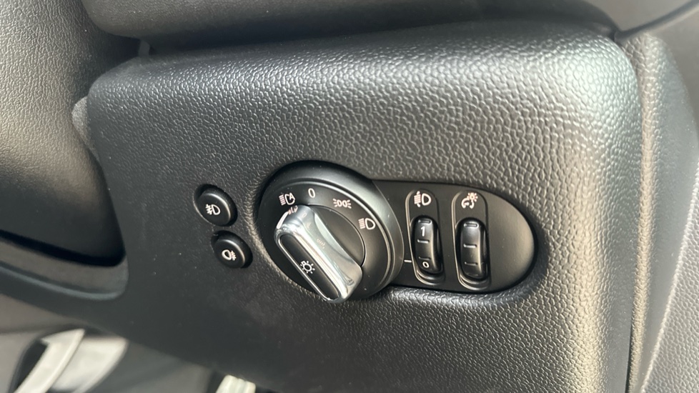 MINI Hatchback 1.5 Cooper Sport II 5dr Petrol Hatchback - Image 28