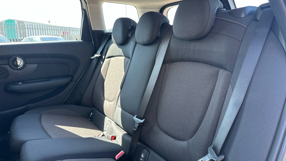 MINI Clubman 1.5 Cooper Classic 6dr Petrol Estate - Image 12