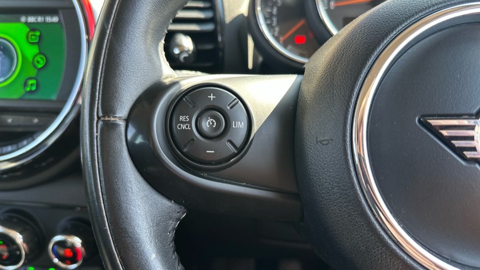 MINI Clubman 1.5 Cooper Classic 6dr Petrol Estate - Image 17