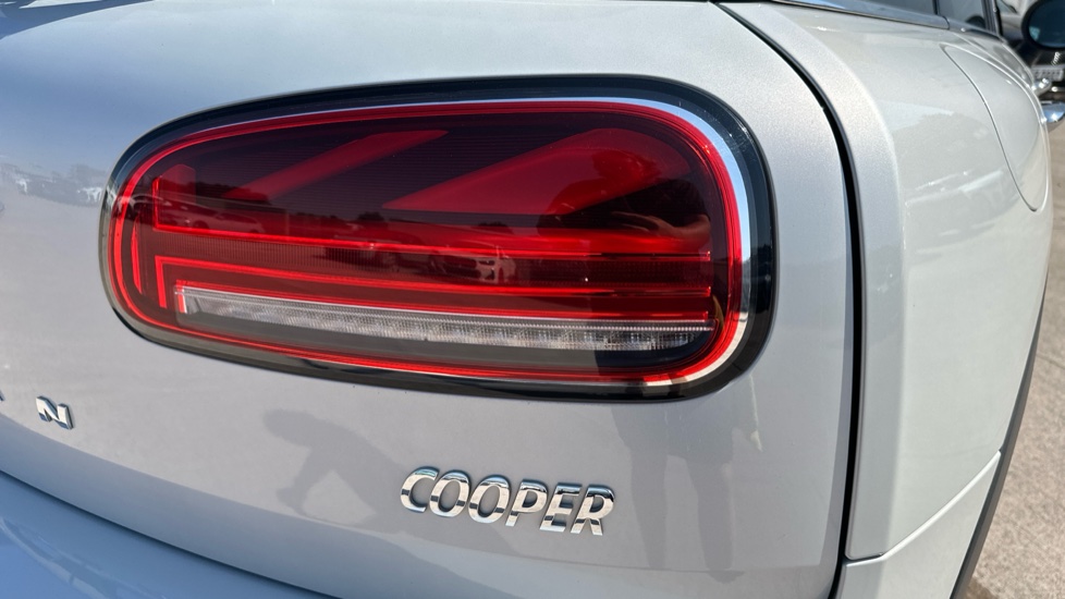 MINI Clubman 1.5 Cooper Classic 6dr Petrol Estate - Image 22