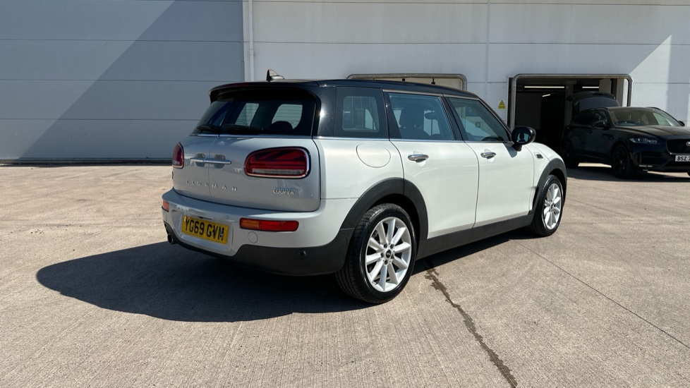 MINI Clubman 1.5 Cooper Classic 6dr Petrol Estate - Image 25