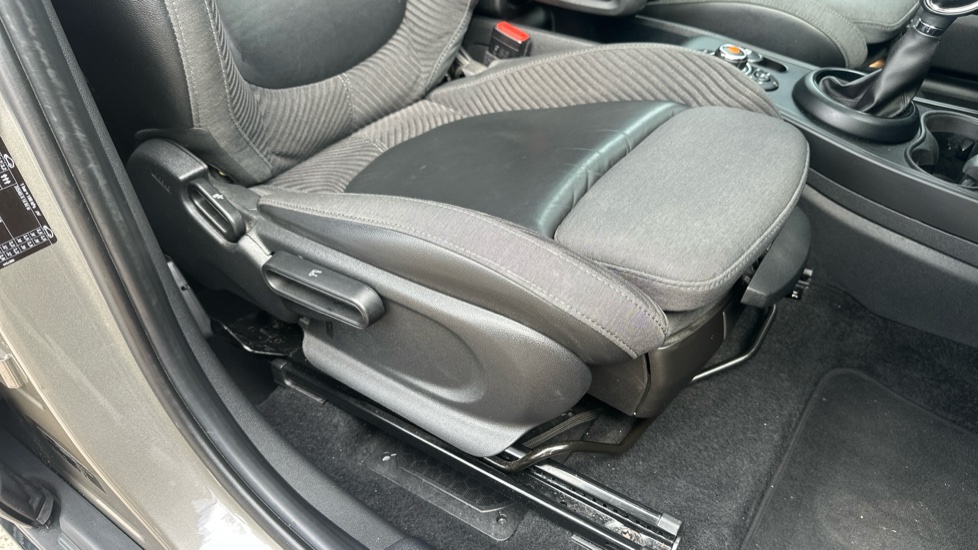 MINI Countryman 1.5 Cooper 5dr Auto [Chili/Nav+ Pack] Petrol Hatchback - Image 29