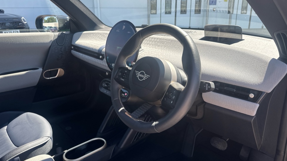 MINI Cooper 135kW E Exclusive 41kWh 3dr Auto Electric Hatchback - Image 6