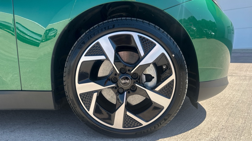MINI Cooper 135kW E Exclusive 41kWh 3dr Auto Electric Hatchback - Image 14