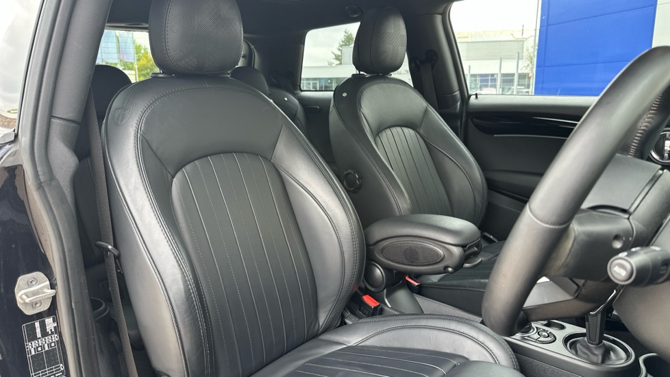 MINI Hatchback 135kW Cooper S Level 3 33kWh 3dr Auto Electric Hatchback - Image 11