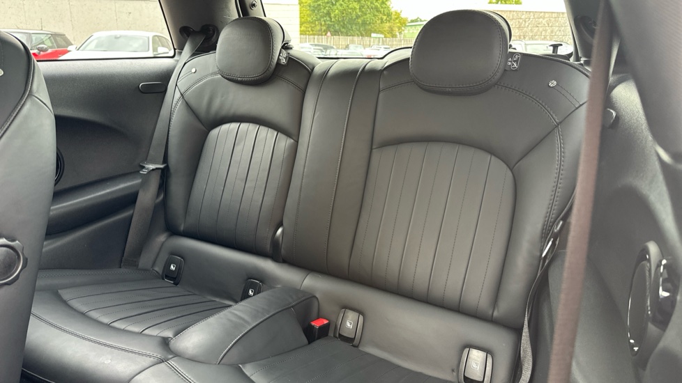 MINI Hatchback 135kW Cooper S Level 3 33kWh 3dr Auto Electric Hatchback - Image 12