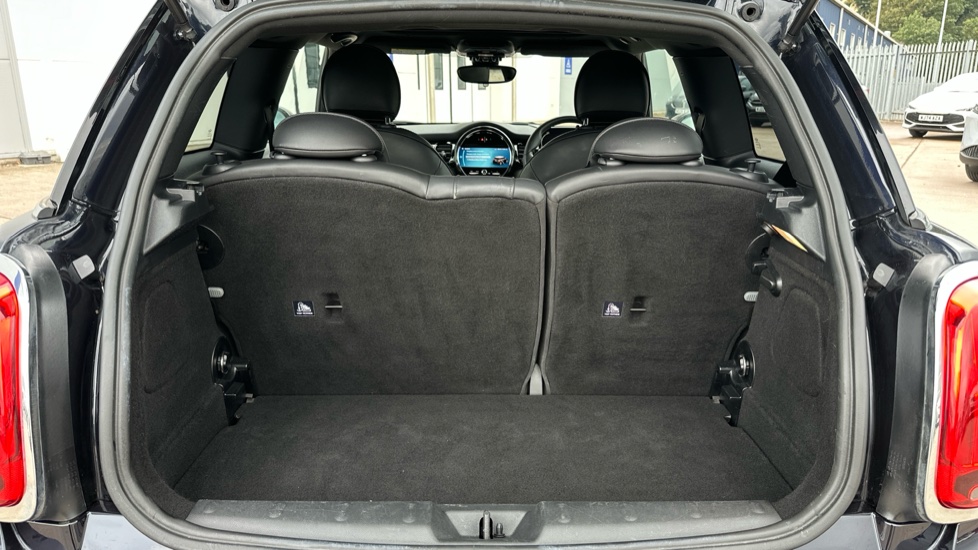 MINI Hatchback 135kW Cooper S Level 3 33kWh 3dr Auto Electric Hatchback - Image 13