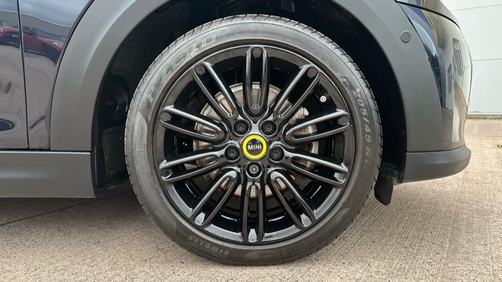 MINI Hatchback 135kW Cooper S Level 3 33kWh 3dr Auto Electric Hatchback - Image 14