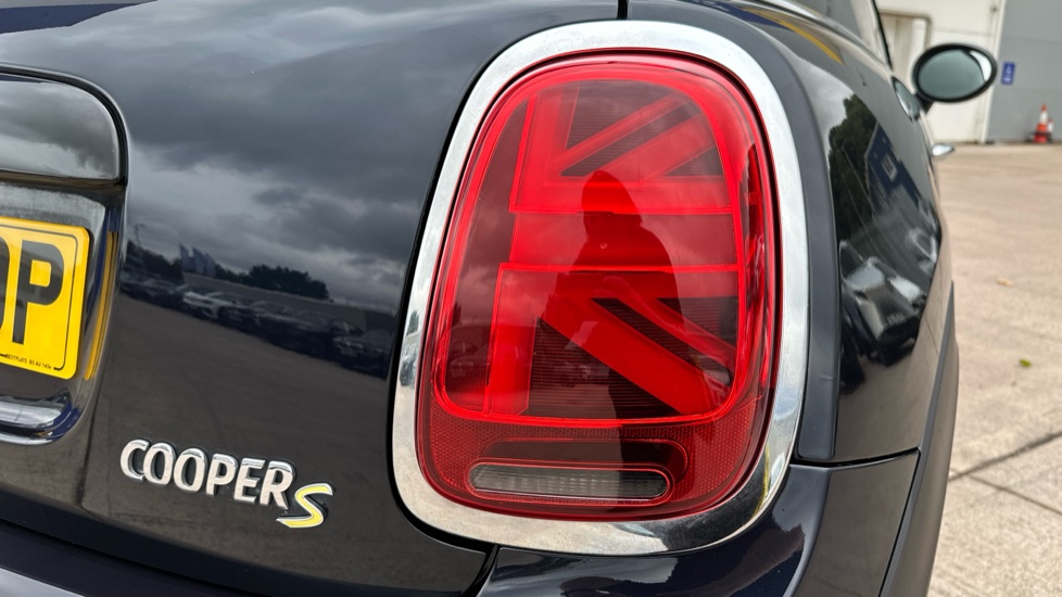 MINI Hatchback 135kW Cooper S Level 3 33kWh 3dr Auto Electric Hatchback - Image 22