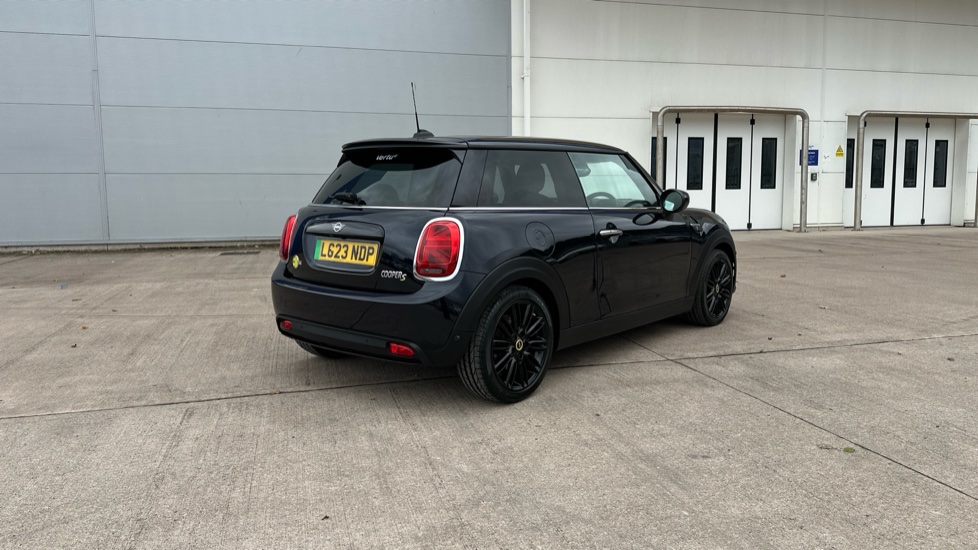 MINI Hatchback 135kW Cooper S Level 3 33kWh 3dr Auto Electric Hatchback - Image 25