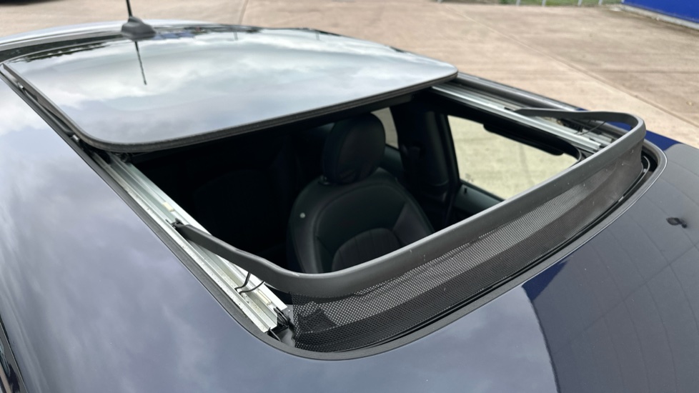 MINI Hatchback 135kW Cooper S Level 3 33kWh 3dr Auto Electric Hatchback - Image 29