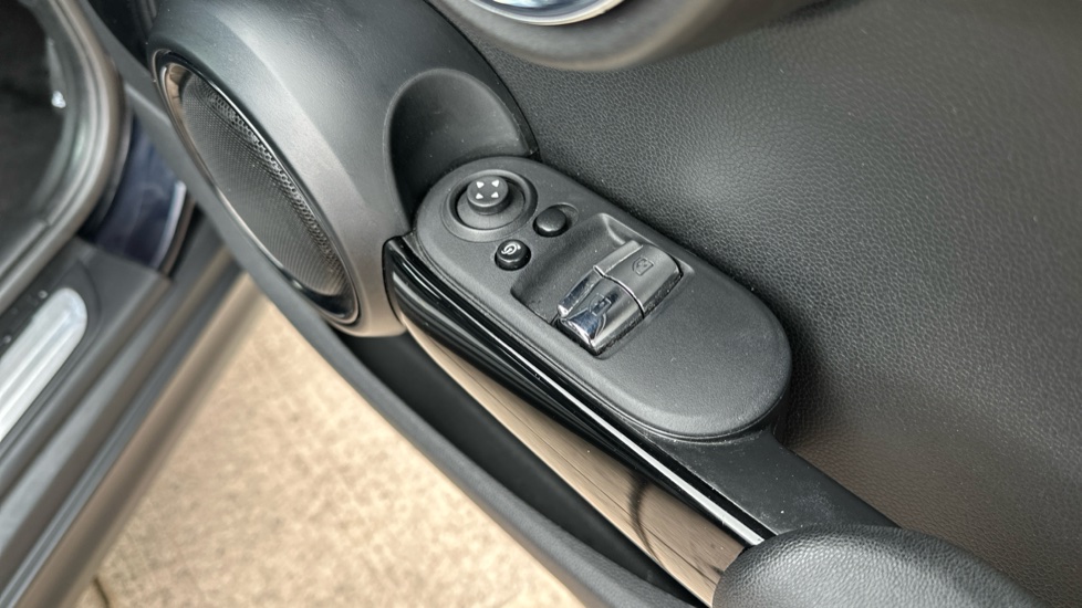 MINI Hatchback 135kW Cooper S Level 3 33kWh 3dr Auto Electric Hatchback - Image 34